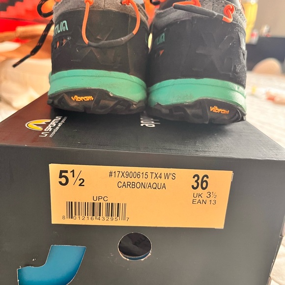 La Sportiva Womens Carbon and Aqua Shoes - Picture 4 of 5